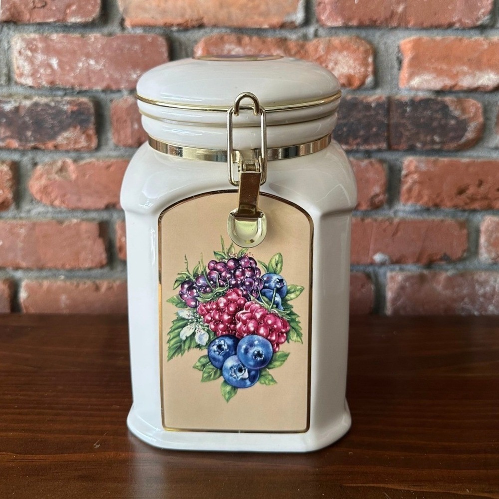 Knott's Berry Farm Ceramic Cookie Jar with Clamp Lid